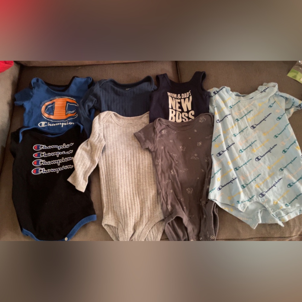 Baby’s onesie assortment